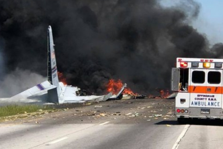 Pet mrtvih u padu vojnog aviona, objavljen stravičan snimak nesreće