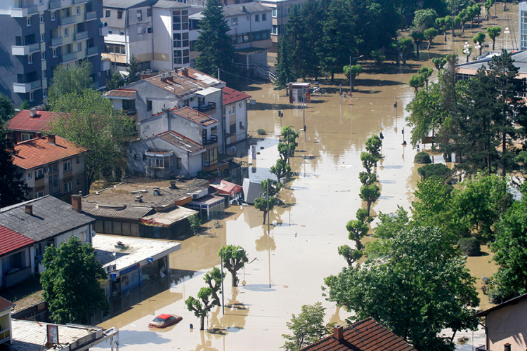 Četiri godine od poplava u Doboju: Svaka kiša im tjera suze na oči