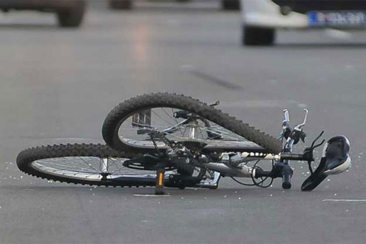 U saobraćajnoj nesreći teško povrijeđen biciklista