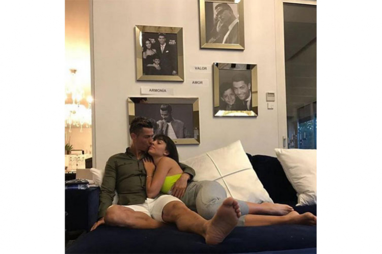 Ronaldo objavio fotografiju s djevojkom, mnogima zasmetao detalj na zidu