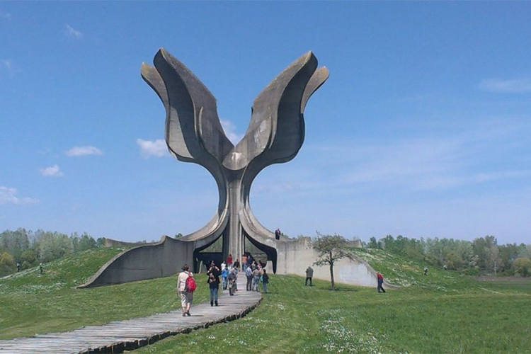 Korb: NDH nije izvršila genocid u Jasenovcu i nije stradalo 700.000 Srba