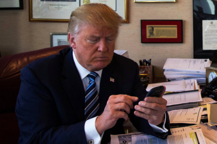 Tramp dobija telefon "samo za Twitter"