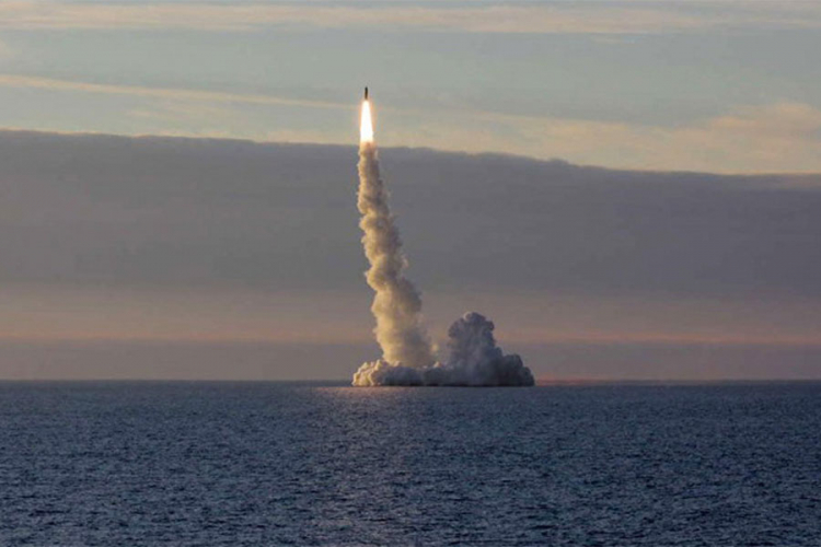 Rusija testirala rakete "Bulava"