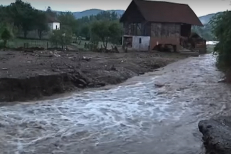 Nevrijeme u Kuršumliji, poplave nosile auta, stoku, garaže