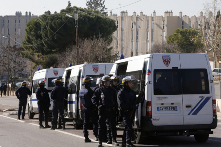 U pucnjavi u Marseju ubijeni narkodiler i vozač autobusa