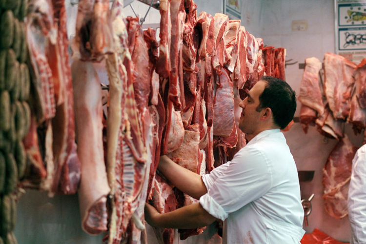 Na snazi zabrana uvoza svinjskog mesa