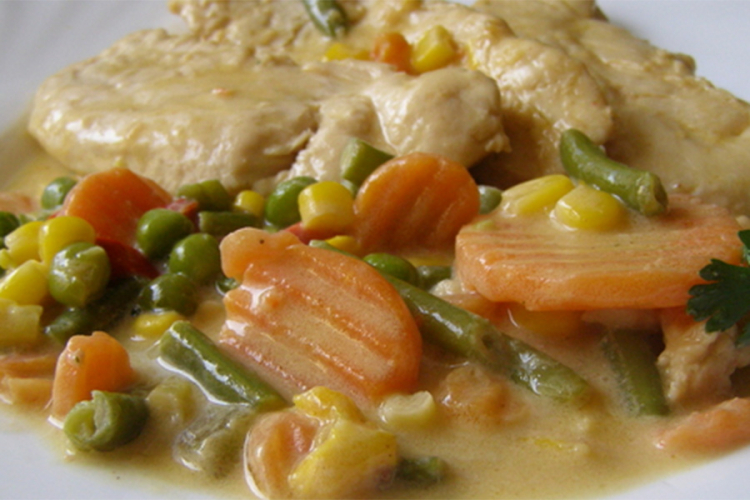 Piletina i povrće u sosu