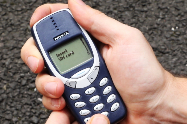 Kako se Nokia 3310 bori sa milion volti?