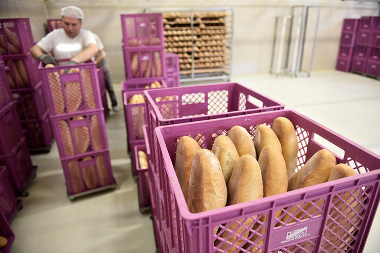 Veće plate pekarima umijesiće i veće cijene hljeba