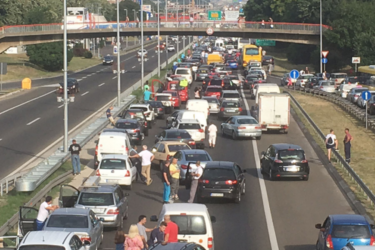 Protest vozača u Srbiji: Cijene goriva blokirale ulice