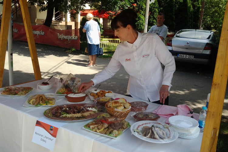 "Gastro fest" privukao Dobojlije, ali i lokalne funkcionere