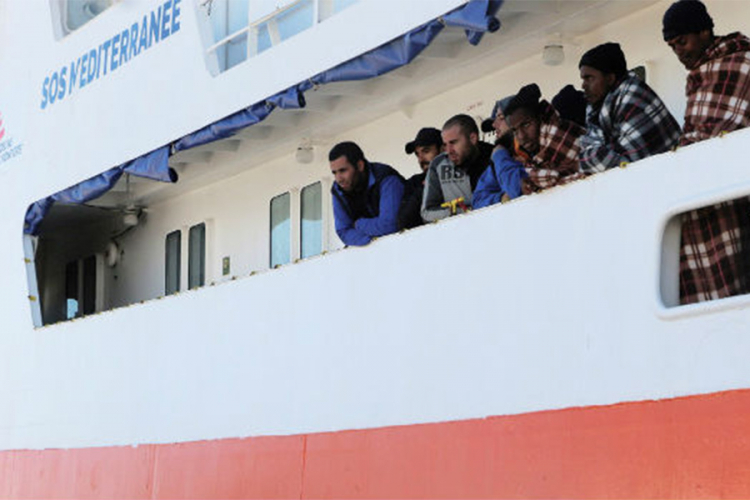 Brod sa 629 migranata nema gdje da pristane