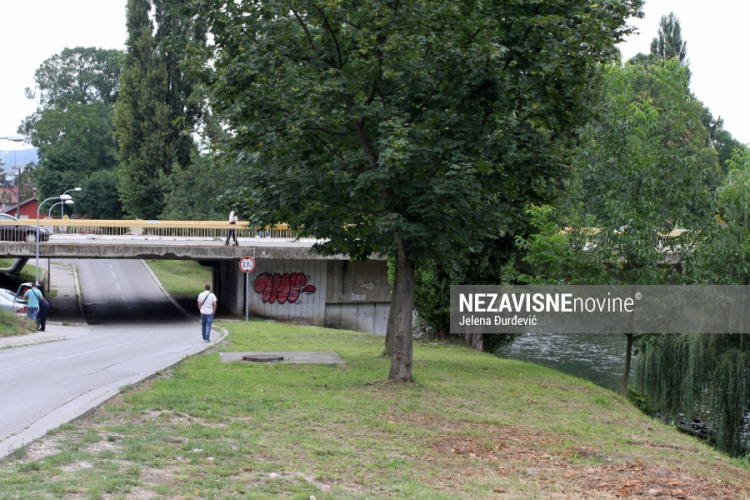 Tinejdžerku spriječili da se ubije skokom s mosta u Banjaluci