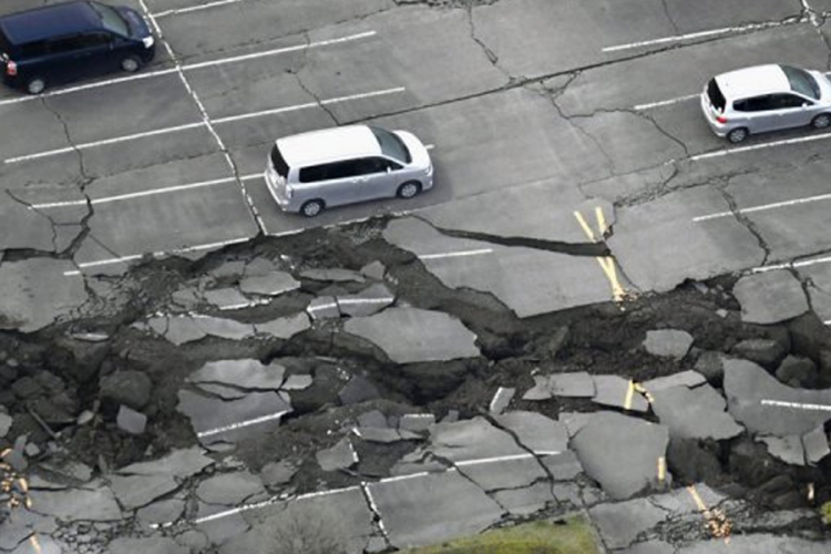 Jak zemljotres pogodio Japan, tri osobe poginule, 200 povrijeđeno