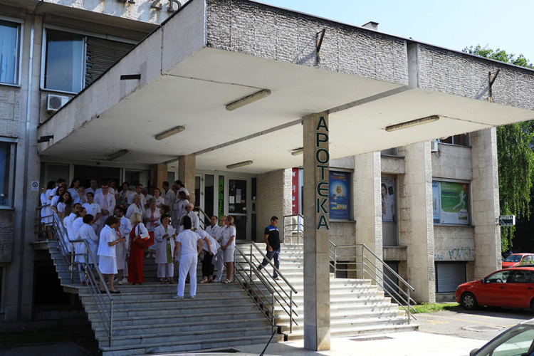 Stotine doktora u Tuzlanskom kantonu najavilo ostavke