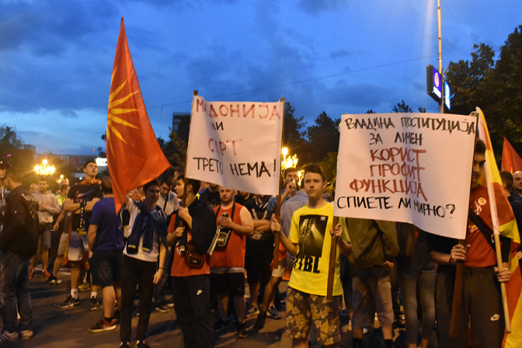 Protest ispred Sobranja okončan mirno i bez incidenata
