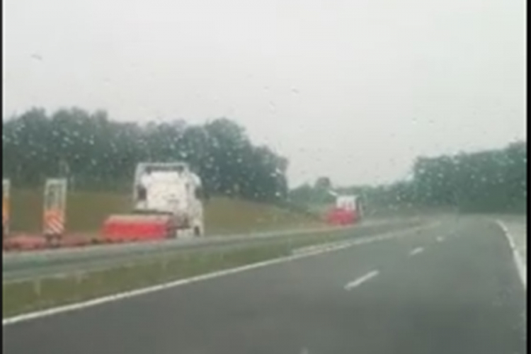 Vozili kamione suprotnim smjerom na autoputu Banjaluka - Prnjavor