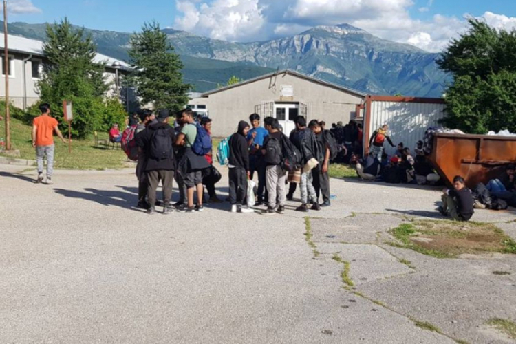 Krešić: 4.500 migranata u BiH bez ikakve kontrole