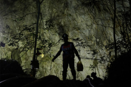Ronioci tragaju za 12 dječaka nestalih u pećini