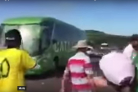 Buran doček za fudbalere Brazila: Navijači kamenovali autobus