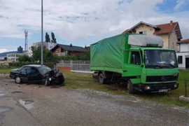 Sudarili se kamion i automobil u Kozarcu