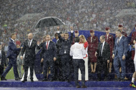Objašnjeno zašto je samo Putin imao kišobran