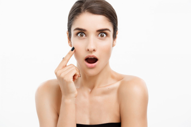 10 trikova uz pomoć kojih će vam lice izgledati 'mršavije'