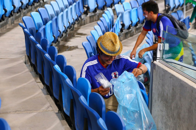 Otkriveno zašto Japanci čiste stadion poslije utakmice