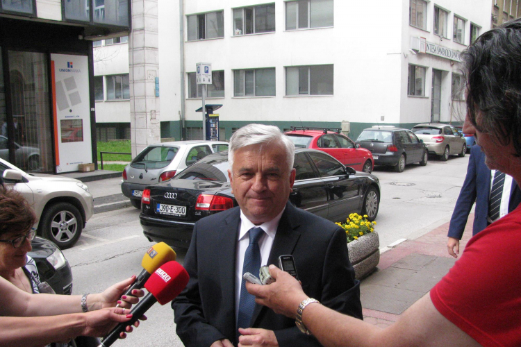 Čubrilović predao kandidatske liste CIK-u