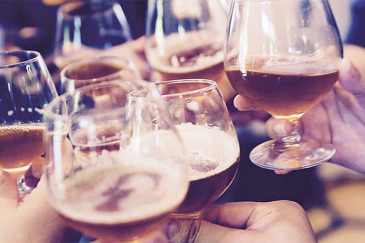 Zašto pijemo alkohol i šta to govori o nama?