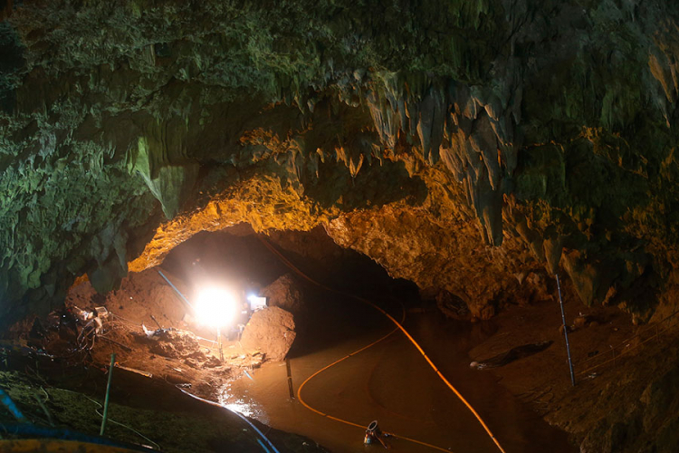 Kako izgleda pećina u kojoj su zarobljeni dječaci na Tajlandu
