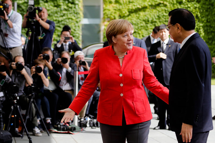 Politico: Merkelova je grobar, a ne spasilac Evrope