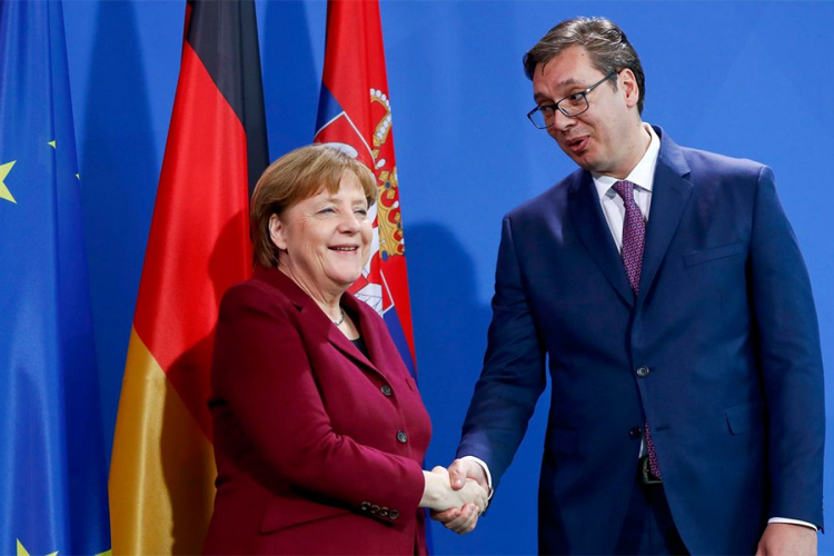 Vučić i Merkel o regionalnim projektima uoči samita u Londonu