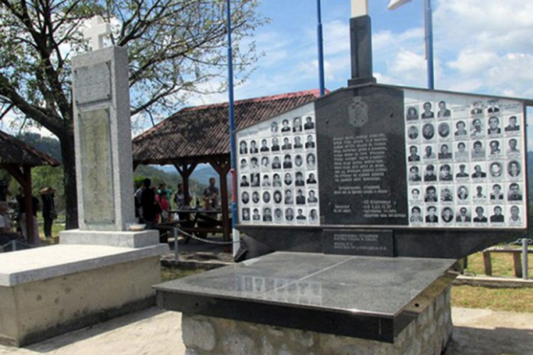 Služen parastos Srbima ubijenim na Petrovdan 1992. godine u Zalazju