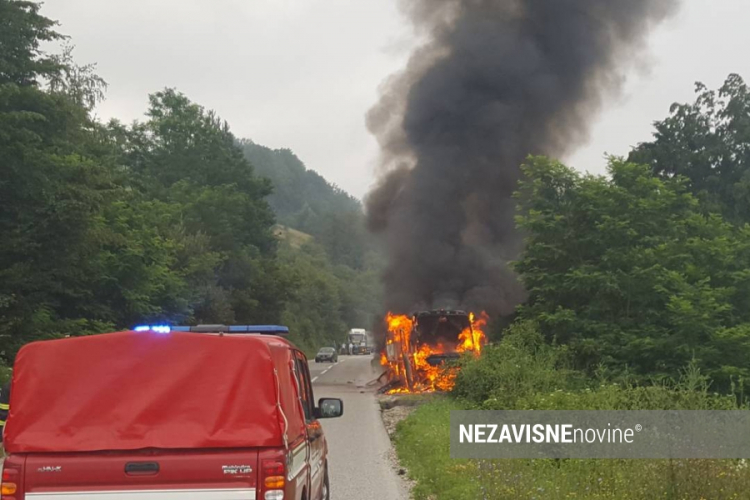 Izgorio autobus kod Kotor Varoša