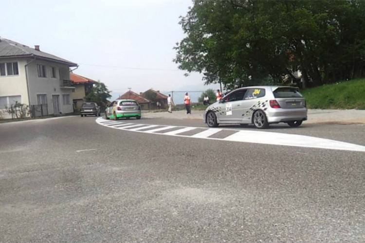 Auto-trka obustavlja saobraćaja između Vlasenice i Han Pijeska