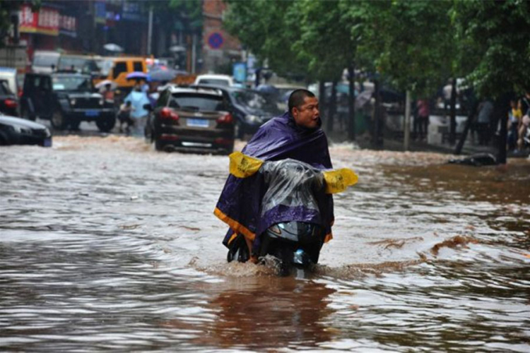 Poplave širom Kine, 15 ljudi izgubilo život