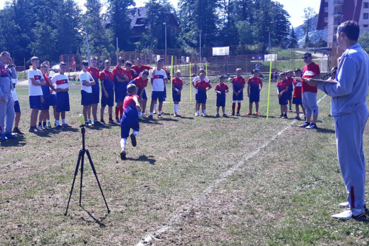 Mladi fudbaleri iz 17 zemalja na fudbalskom kampu