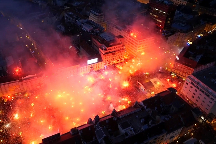 Pogledajte spektakularni doček "vatrenih" na Trgu bana Jelačića u Zagrebu