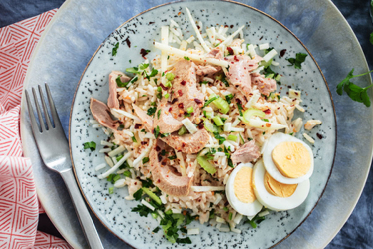 Salata sa rižom i tunjevinom