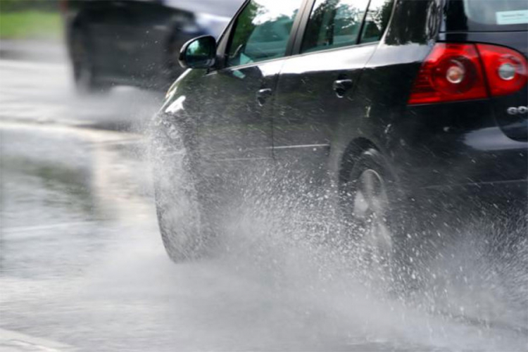 Savjeti za sigurnu vožnju po kiši