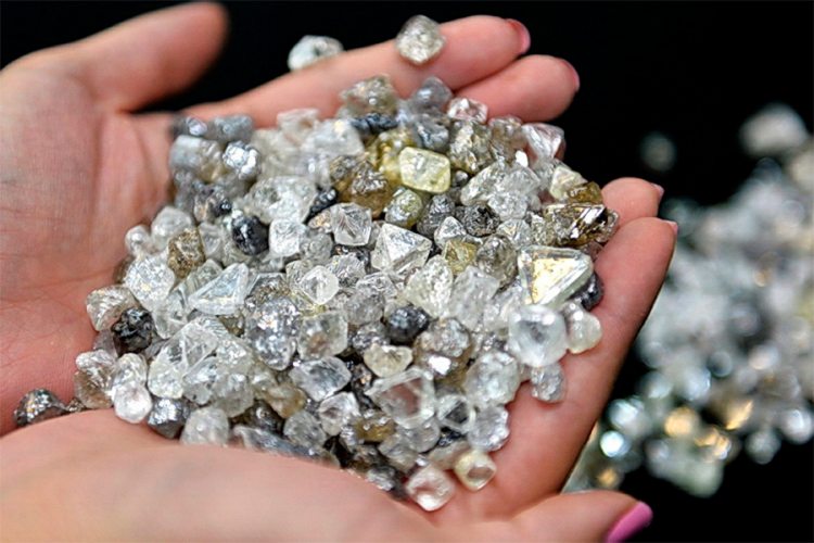 Površina Zemlje leži na milijardama tona dijamanata