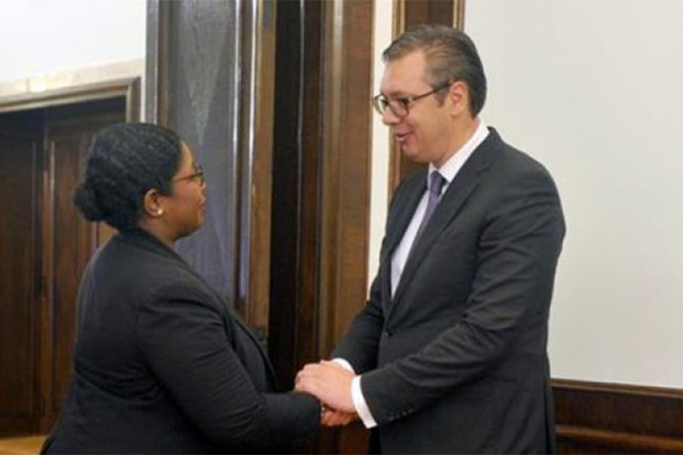 Vučić zahvalio Surinamu za povlačene priznanja Kosova