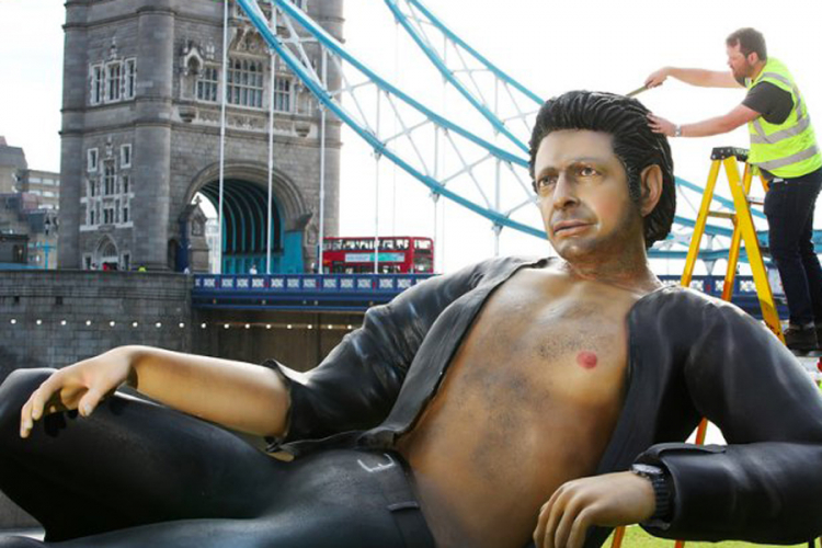 Bizarna statua holivudskog glumca osvanula u Londonu