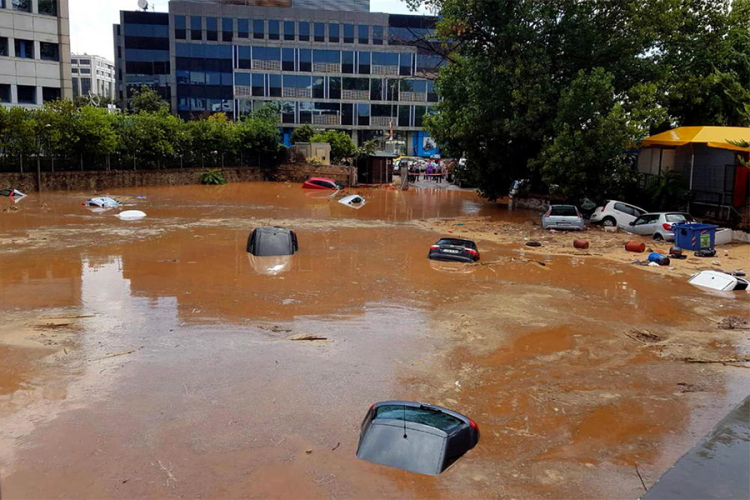 Iznenadna oluja nad Atikom, poplave i 100 poziva u pomoć