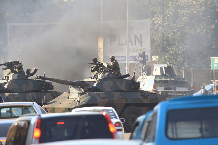 Vojska rastjerala protestante u Harareu, jedna osoba ubijena
