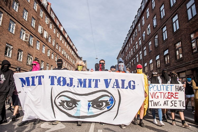 U Kopenhagenu protesti protiv zakona o zabrani nošenja burke