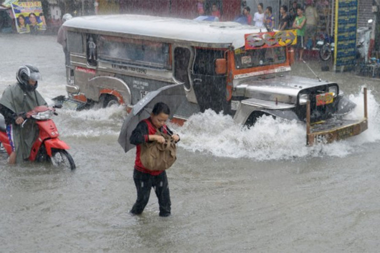 Usljed tropske oluje evakuisano više od 130.000 ljudi
