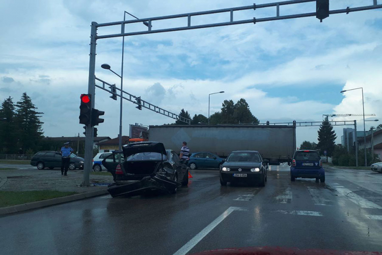 Saobraćajna nezgoda u Lazarevu, gužva u saobraćaju