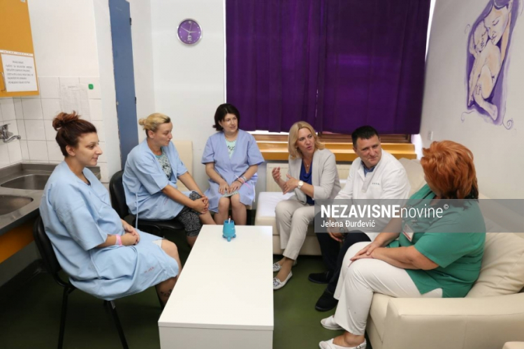 Vlada RS donira aparate Klinici za ginekologiju UKC RS